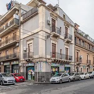 catania-central-and-comfy-apartments.catania-hotels.net/