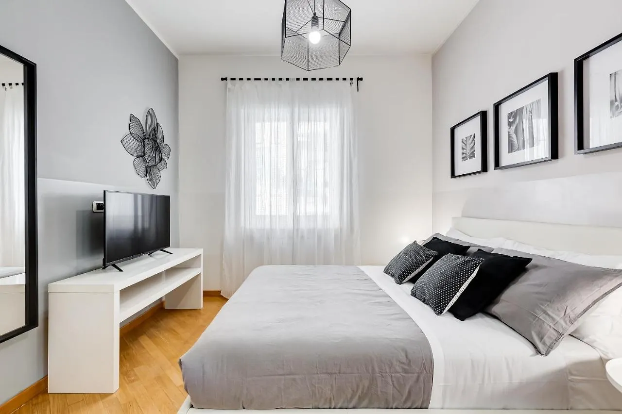 Bmga L Incredible 3Bdr With Balcony In City Center Apartment Rome 0*,  Italy