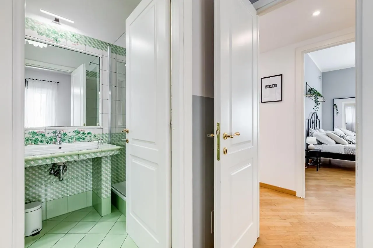 Bmga L Incredible 3Bdr With Balcony In City Center Roma 0*,