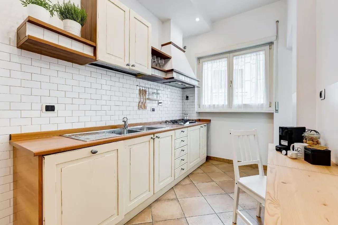 Bmga L Incredible 3Bdr With Balcony In City Center Roma 0*,  Italia
